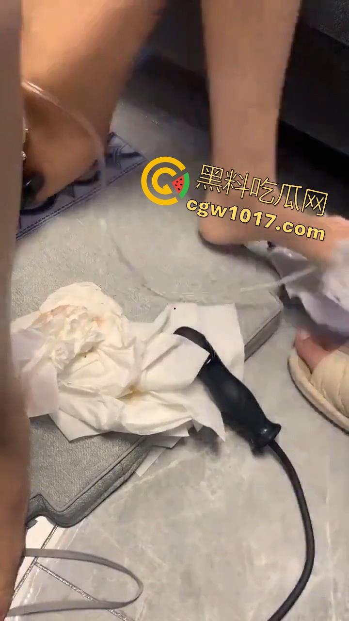 国产大神专业调教，安装尿袋开发菊花，大尺寸假屌其上，极其重口，但也极其专业，狠狠满足小骚逼！-9