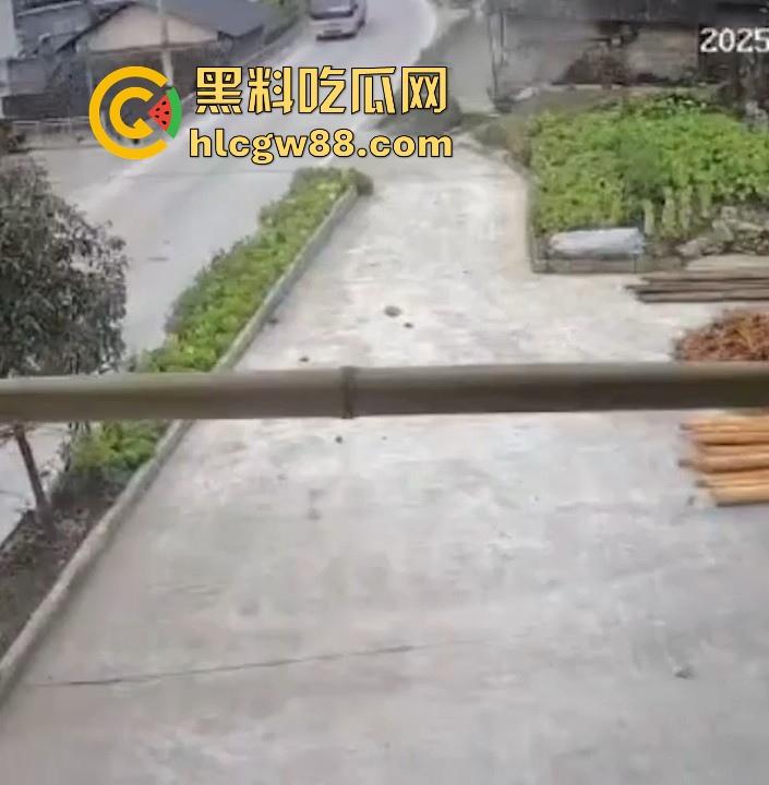 没煮你饭啊!你怎么就怎么就这么自来熟呀?飞车党直飞大爷家 坐等开饭 只见其车不见其人。-4