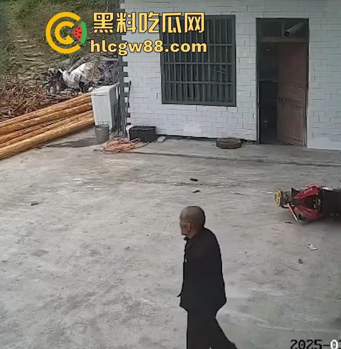 没煮你饭啊!你怎么就怎么就这么自来熟呀?飞车党直飞大爷家 坐等开饭 只见其车不见其人。-13