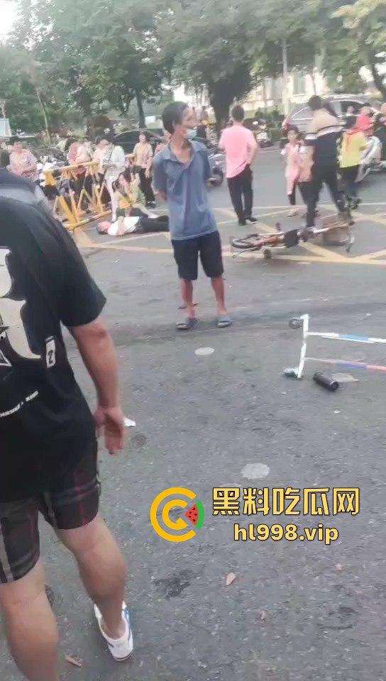 福建云霄县女司机火烧车疯狂冲撞学校！8人血洒当场，司机惨死！警方紧急调查背后真相！-5