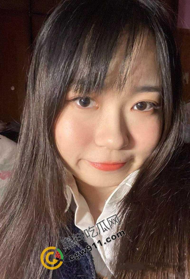 南京师范大学清纯眼镜妹【王嘉茹】淫荡自拍大公开，骚穴特写，口交深喉，尺度之大，直呼过瘾！-3