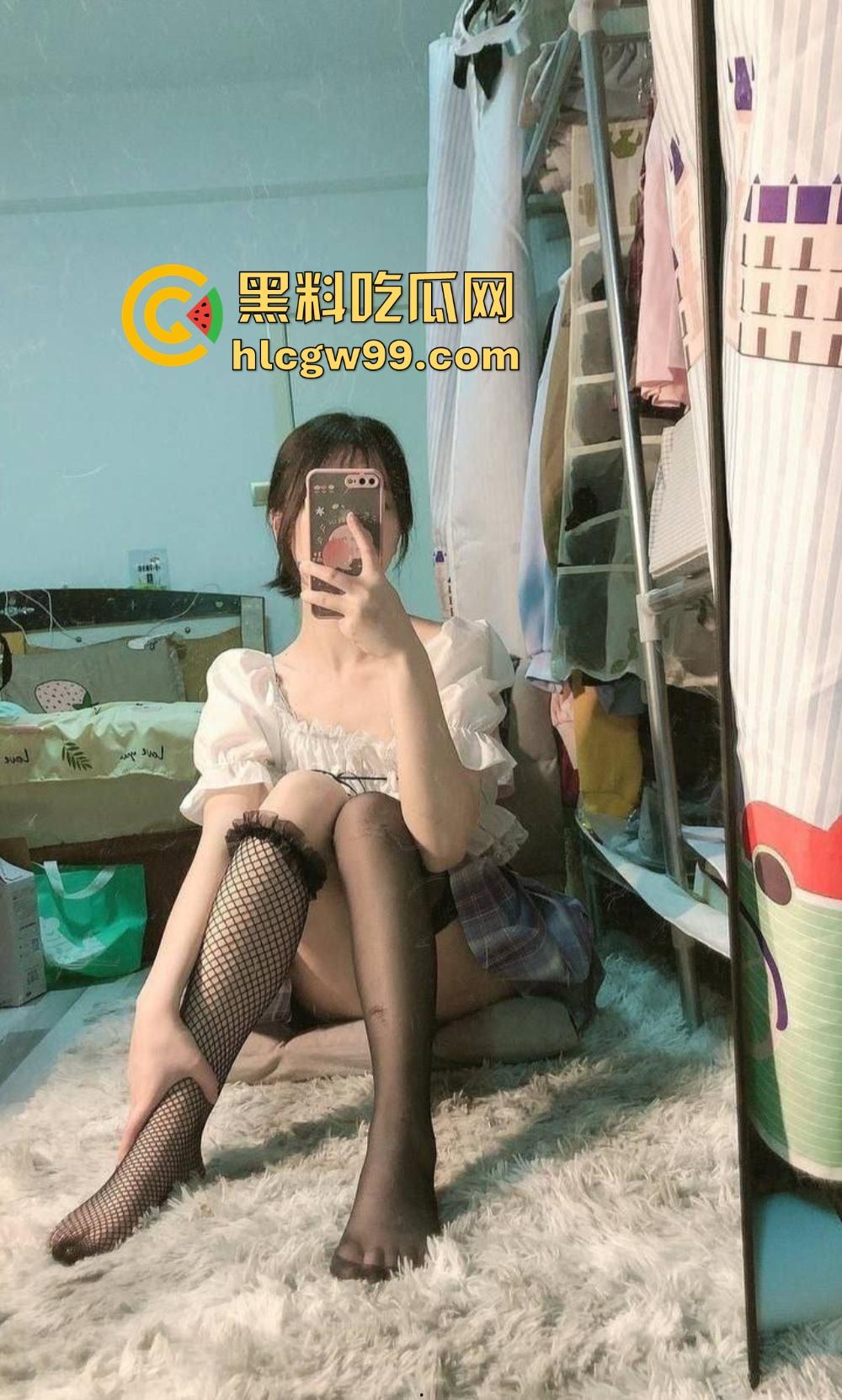 贵阳职业技术学院骚逼『 林思媛』为了学生会长宝座送逼求操,巨乳翘臀被学长们轮流操到爽翻天!-13