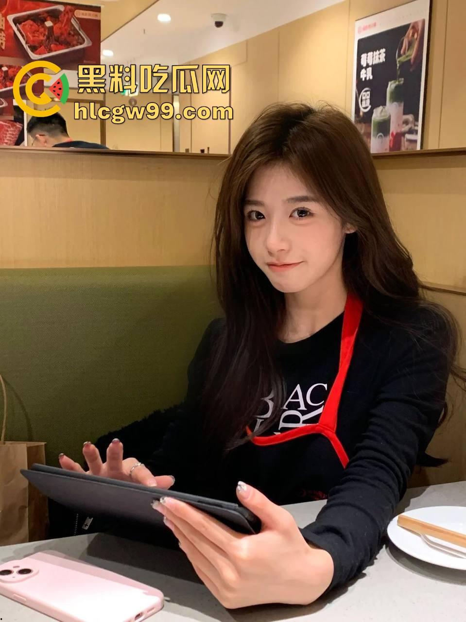 顶级约炮大神出手专约00后清纯妹子 ，撸猫变撸管，后入练手后直接自己坐上来摇到中出，套掉了都没发现！-1