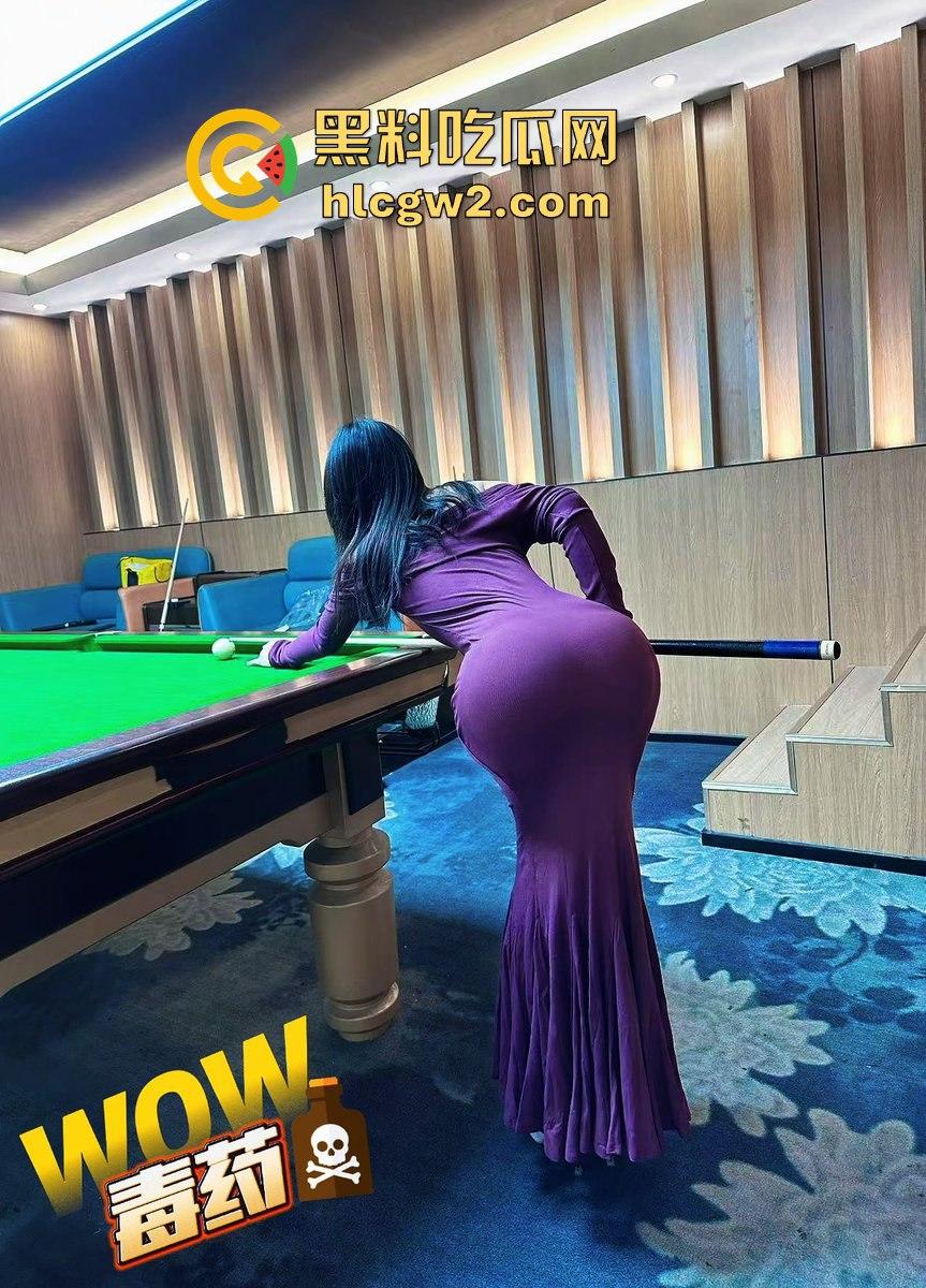 上海极品露出情侣【毒药】公开露出  肥臀扭到爆，炮架身材各种浪叫媚音，撸点直接拉满！-9