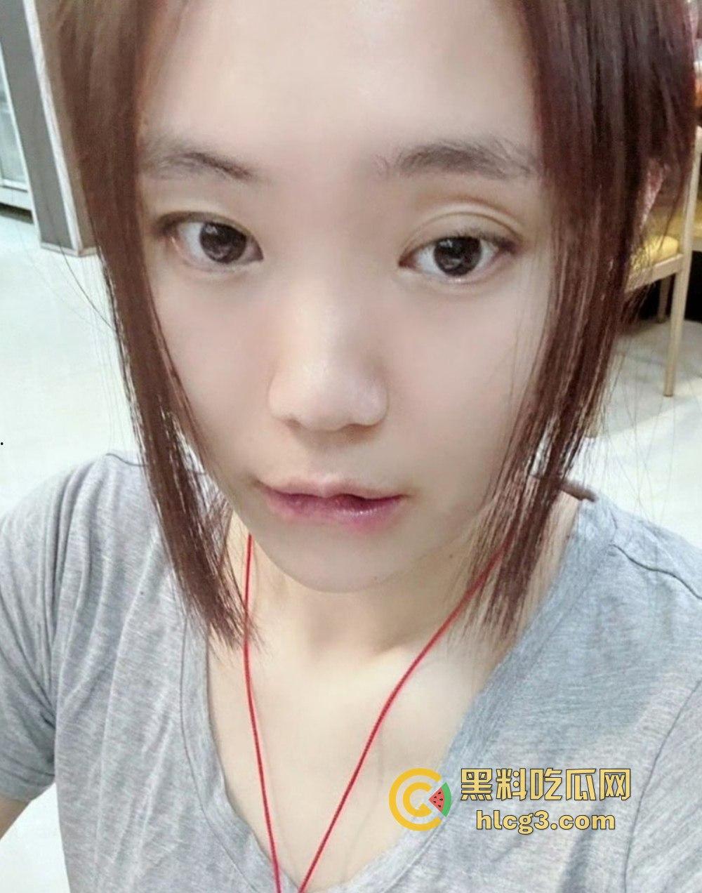 快手网红『元气学姐』全裸私拍流出，劲爆私拍暴露双重反差，脸穴同框自慰震撼爆料！-5