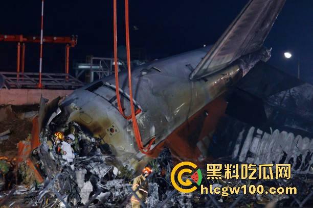 韩国济州航空坠机惨剧，因一只鸟导致181人中179人丧生，仅尾部保留形状，2名机组人员侥幸生还！-13