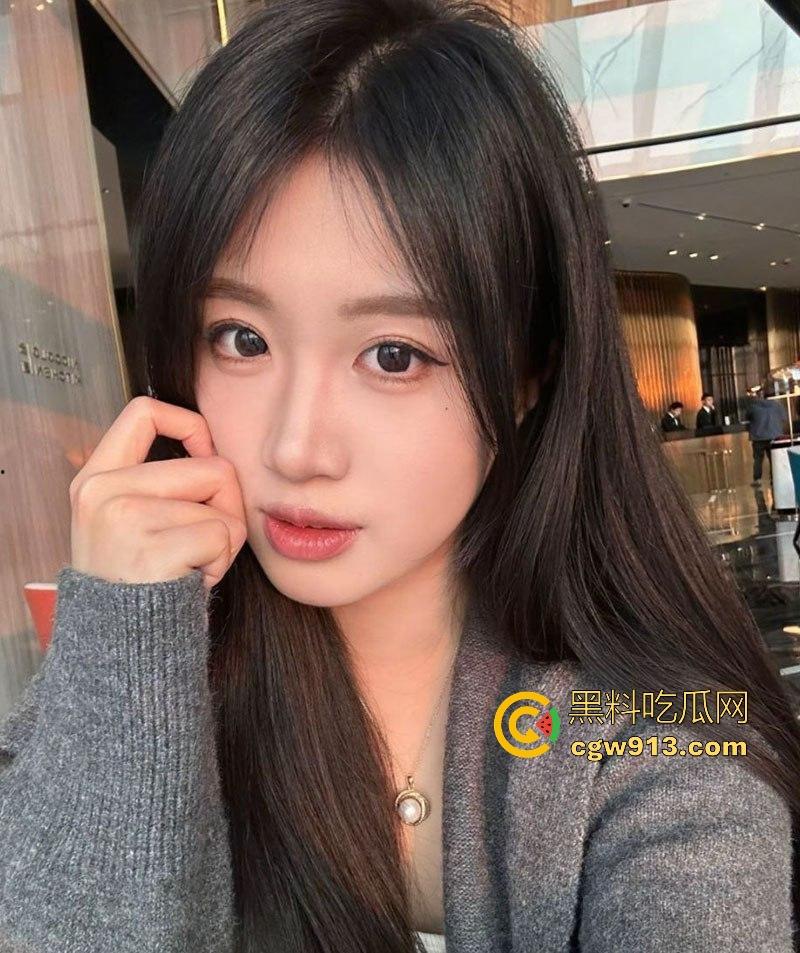 南京大学极品反差婊【李诺南】外表清纯床上淫荡，身材曼妙眼神魅惑，深喉骑乘骚劲十足！-1