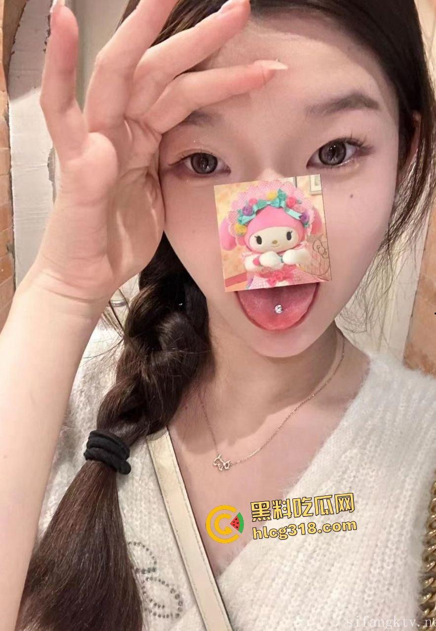 福利姬【下山绵羊】极品校花用自慰炮搞到尿失禁,喜欢白虎的老板给重金直接插到爽!-1