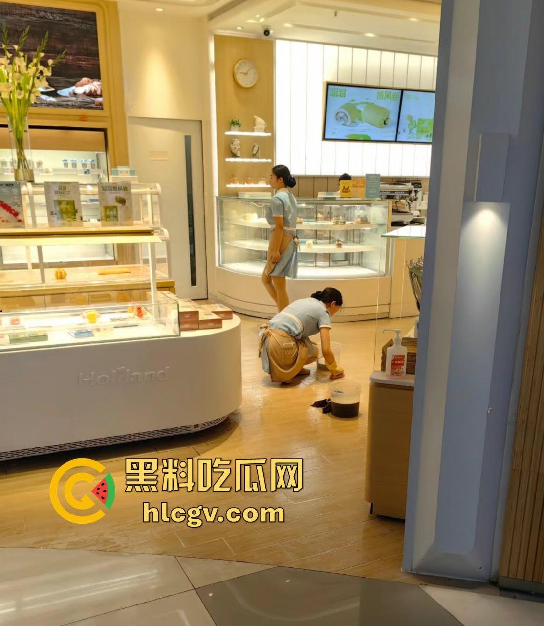 空姐都没这骚！好利来黑丝小姐姐被玩疯了！工装直接干成情趣服，肉丝长腿一顿爆操，想想都上头！-47