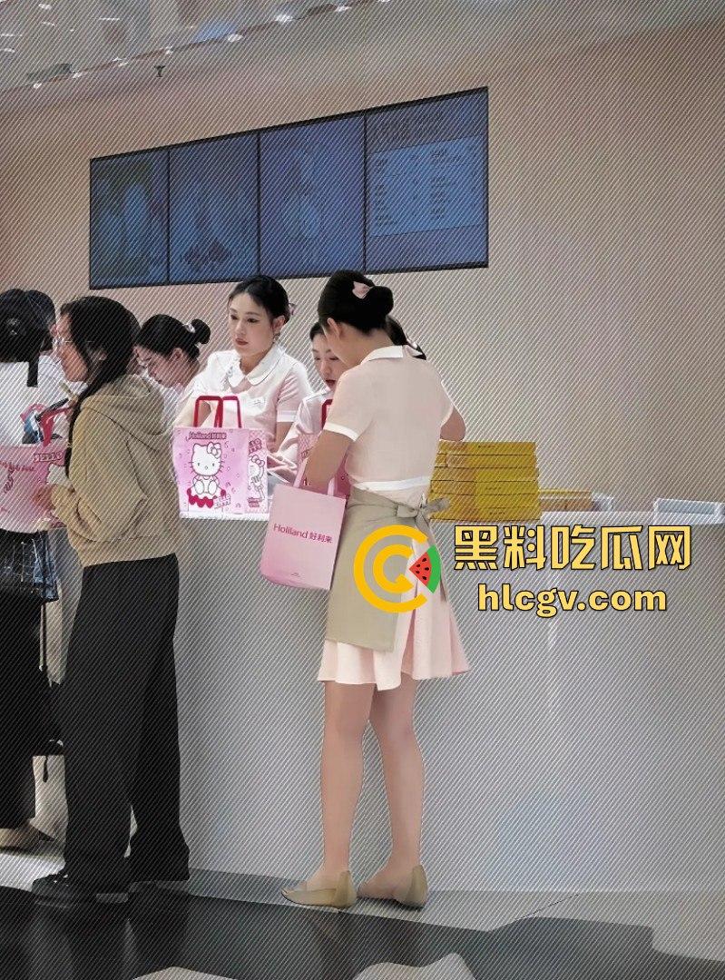 空姐都没这骚！好利来黑丝小姐姐被玩疯了！工装直接干成情趣服，肉丝长腿一顿爆操，想想都上头！-48