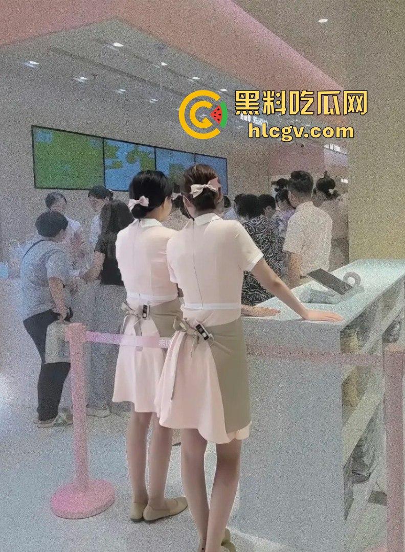 空姐都没这骚！好利来黑丝小姐姐被玩疯了！工装直接干成情趣服，肉丝长腿一顿爆操，想想都上头！-51