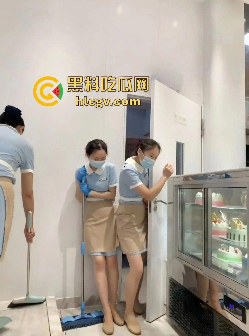 空姐都没这骚！好利来黑丝小姐姐被玩疯了！工装直接干成情趣服，肉丝长腿一顿爆操，想想都上头！-55