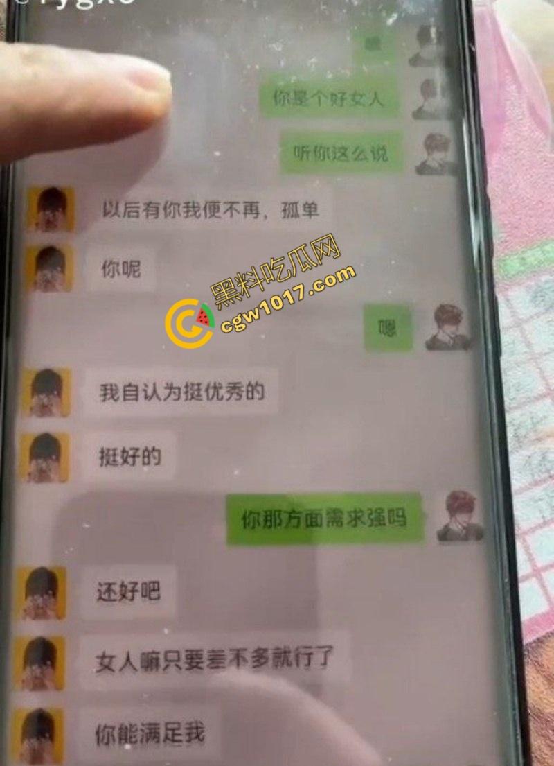 已婚性感少妇【贺晓】出轨视频曝光!镜子前淫态尽显,骚穴榨精高潮不断,让人血脉贲张!-6