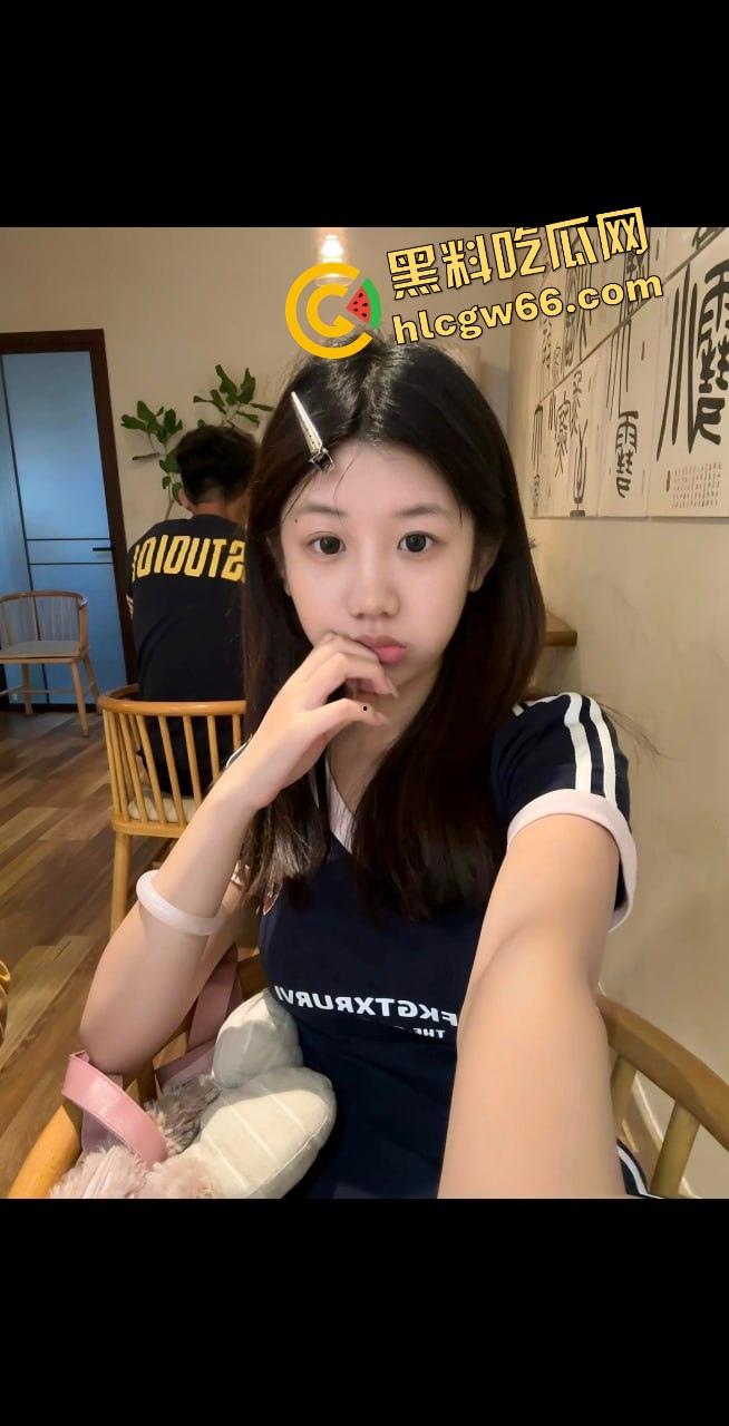 徐州性瘾女『习苗苗』逼里射完还嫌不够,还留着精液就找炮友开房,肥臀奶摇骚逼滴水!-2