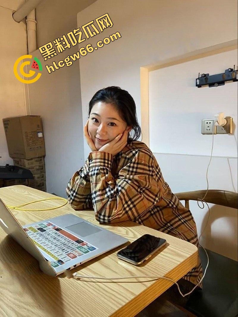 中铁三建领导操翻女设计师【孙啵裴】私下潜规则爆出视频，吃精吃得干净利落，不爱了就闹同归于尽！-4