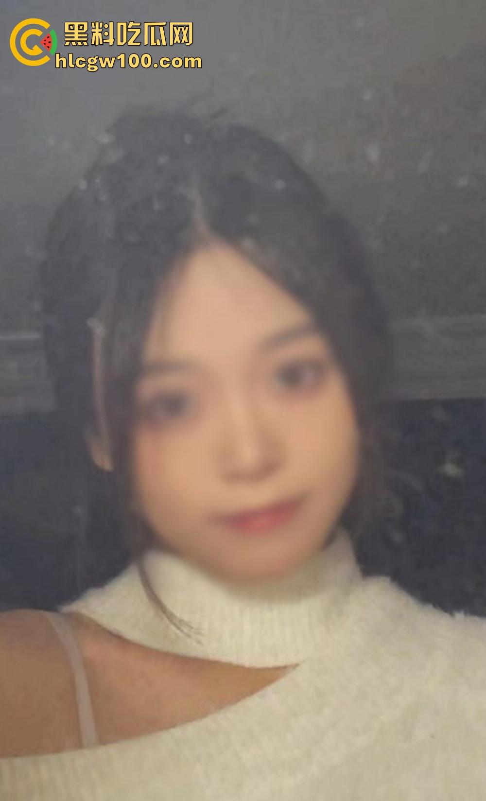 校花竟然是OF老司机，南京大学JK长腿美女『左晴』公开舔鸡巴秀技术，吃鸡还能比耶，鸡巴都被吸软了！-2