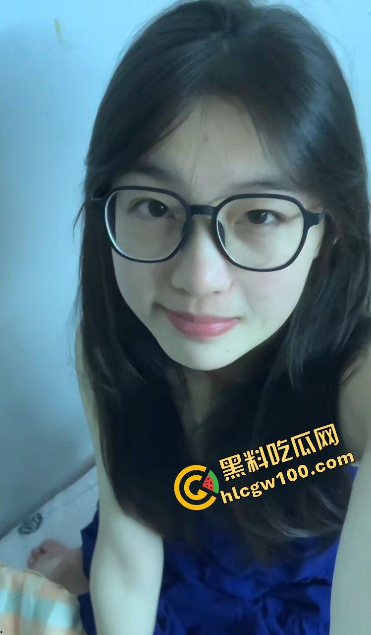 河南质量工程反差榨精婊眼镜母狗『赵蓉』毕业沦为金爸专属精盆 极致口爱上位大奶骑乘！原创独家流出！-1