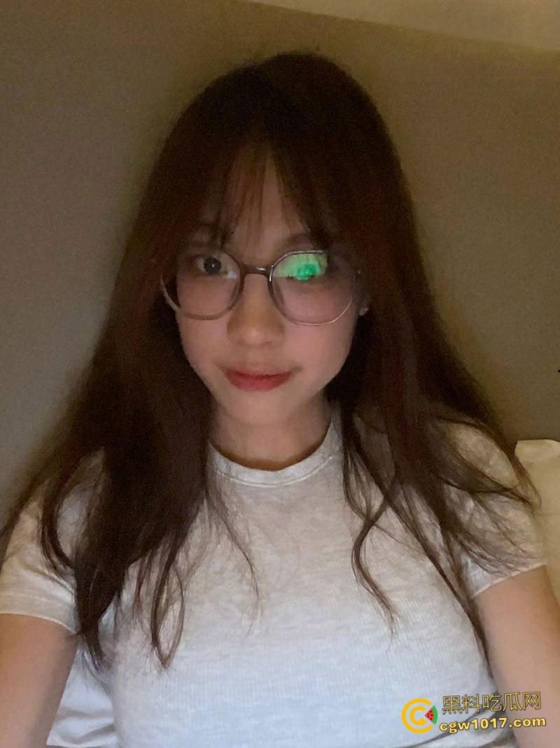 广东中山反差母狗【张倩倩】,恋爱期间出轨前任,被男友曝光自拍小视频,清纯嫩妹彻底沦为索精母狗!-3