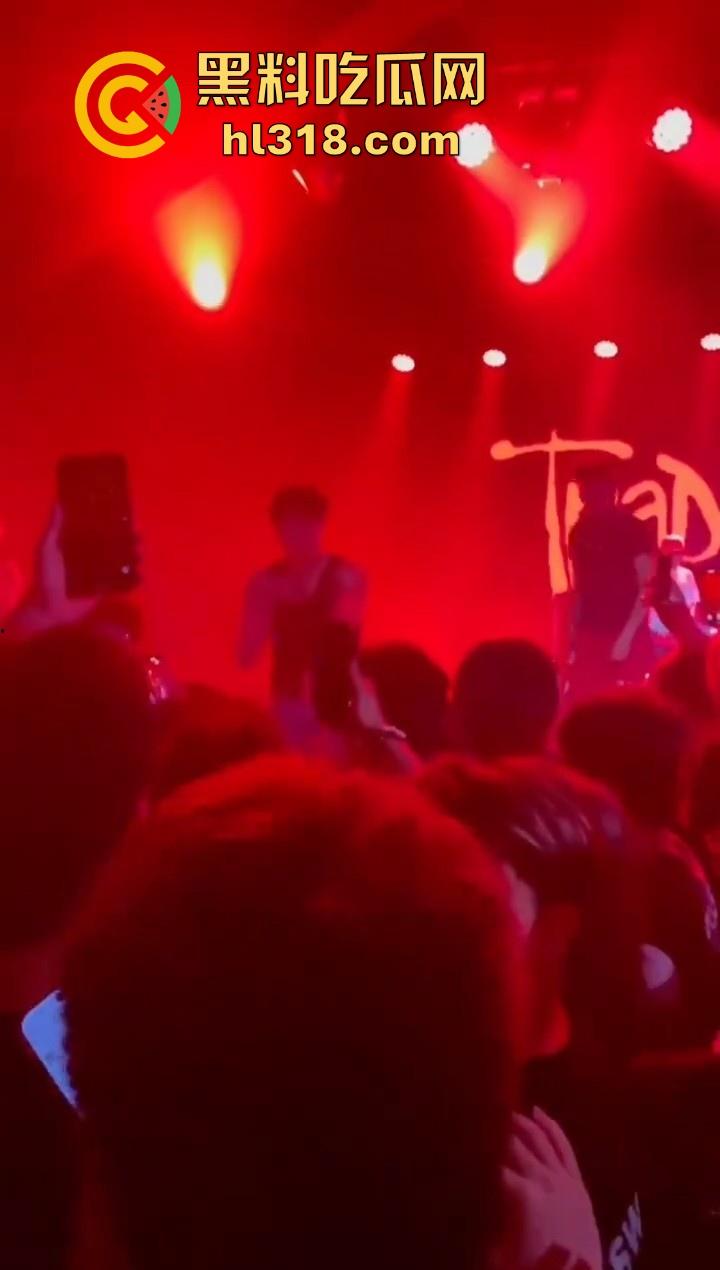 杭州TrapCN酒吧,猥琐男近距离射美女腿上,猥亵行为引发全场diss,你别说这哥们挺hip hop的!-7