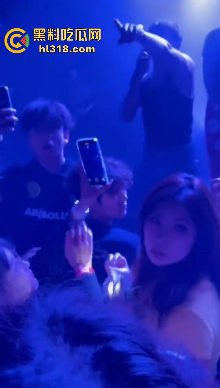 杭州TrapCN酒吧,猥琐男近距离射美女腿上,猥亵行为引发全场diss,你别说这哥们挺hip hop的!-9