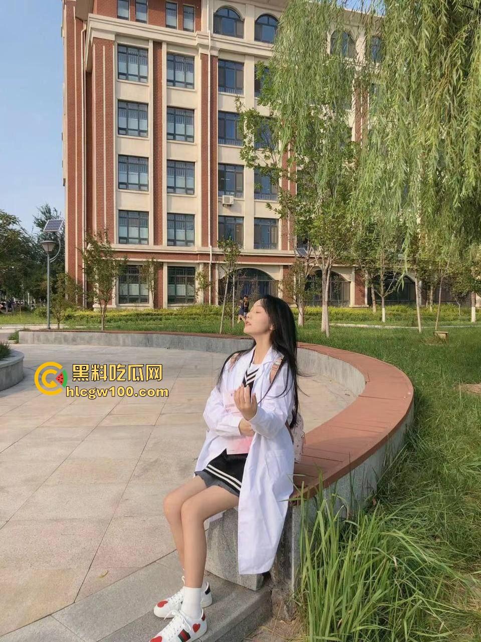 襄阳【冷佳桐】从害羞妹到骚浪货,交友平台聊来的嫩逼,插多了主动喊老公求操,舔逼还流黏液到嘴里!-3