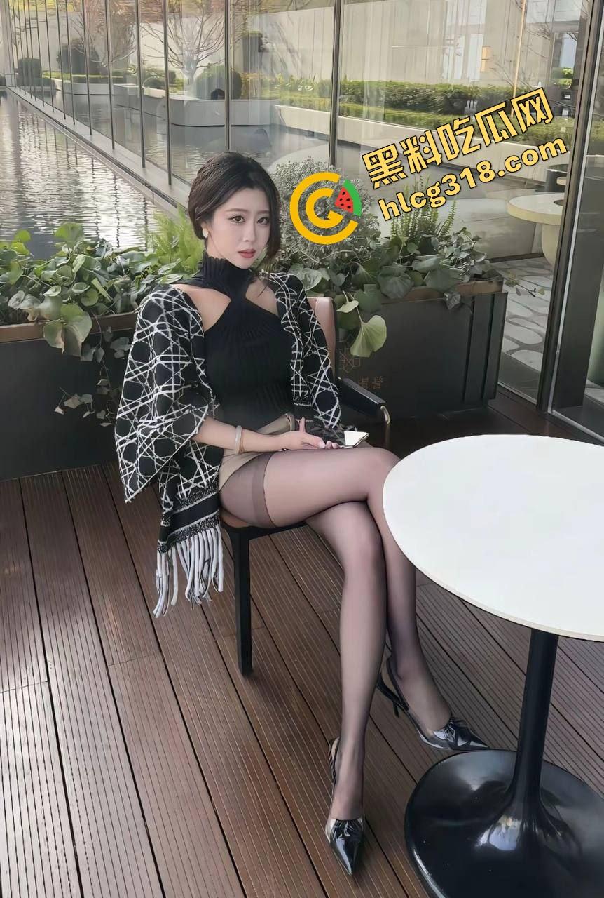 徐州鸡巴术惊呆全网，12cm鸡巴带上战神套套直接变20cm，黑丝母狗被操得喷水求饶！-9