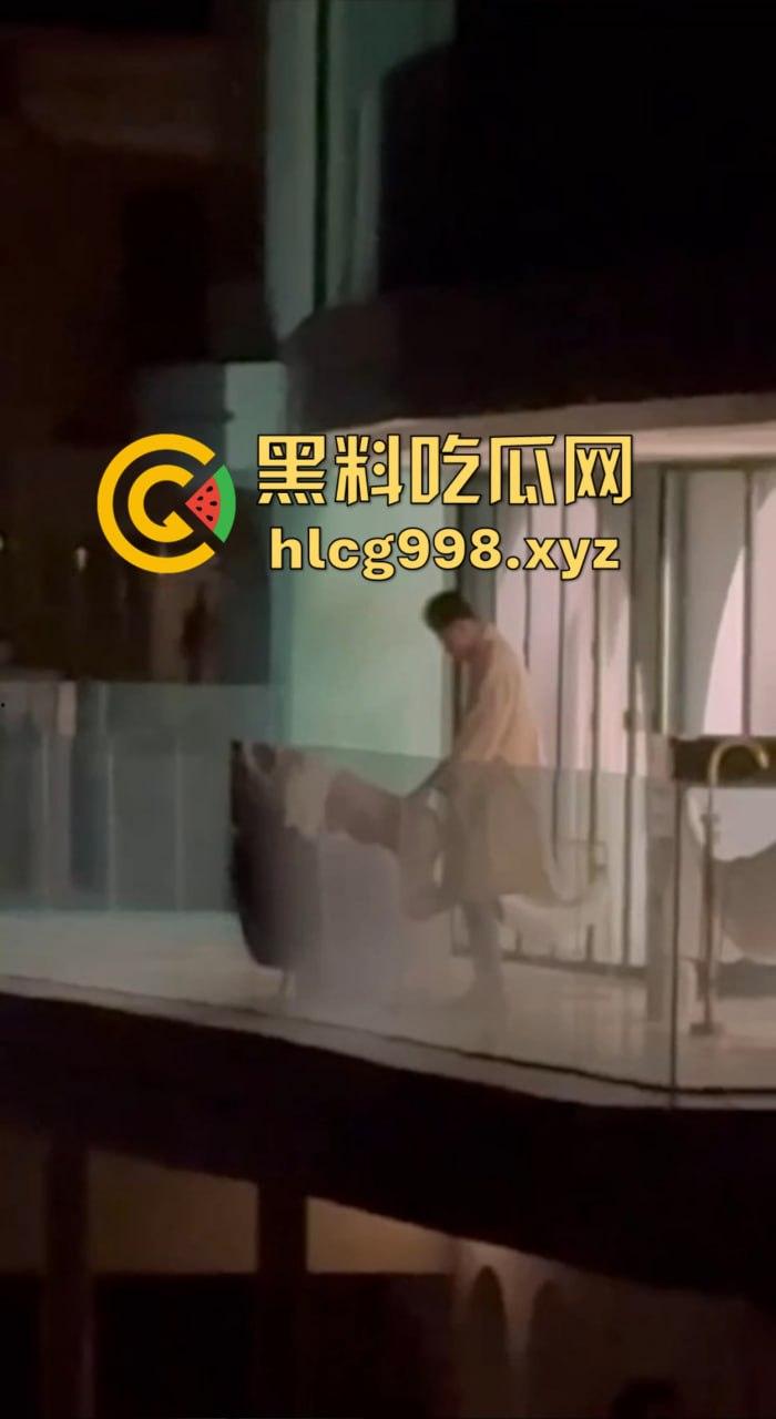 露天阳台大战直播翻车！富豪哥撸了半天没搞定，最后女方靠嘴收场，小姐姐全程无语拍摄！-9