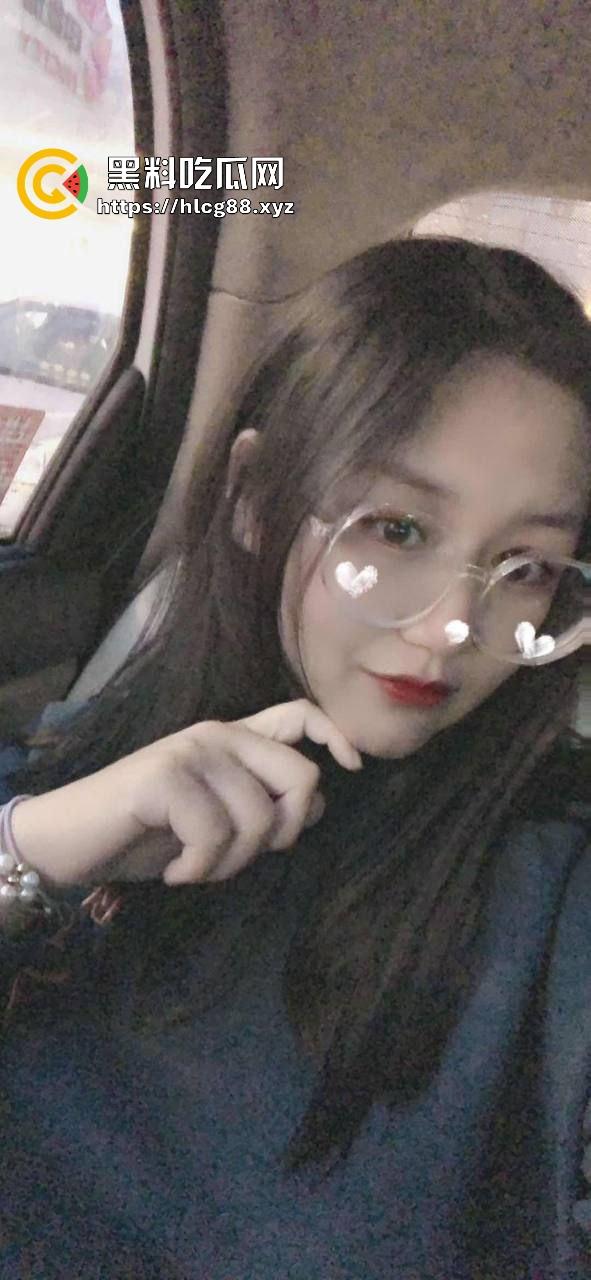 山西【马元媛】幼儿园老骚猪穿护士装被男人操翻天，奶子抖得像猪脸肉，白天教娃晚上舔屌！-5