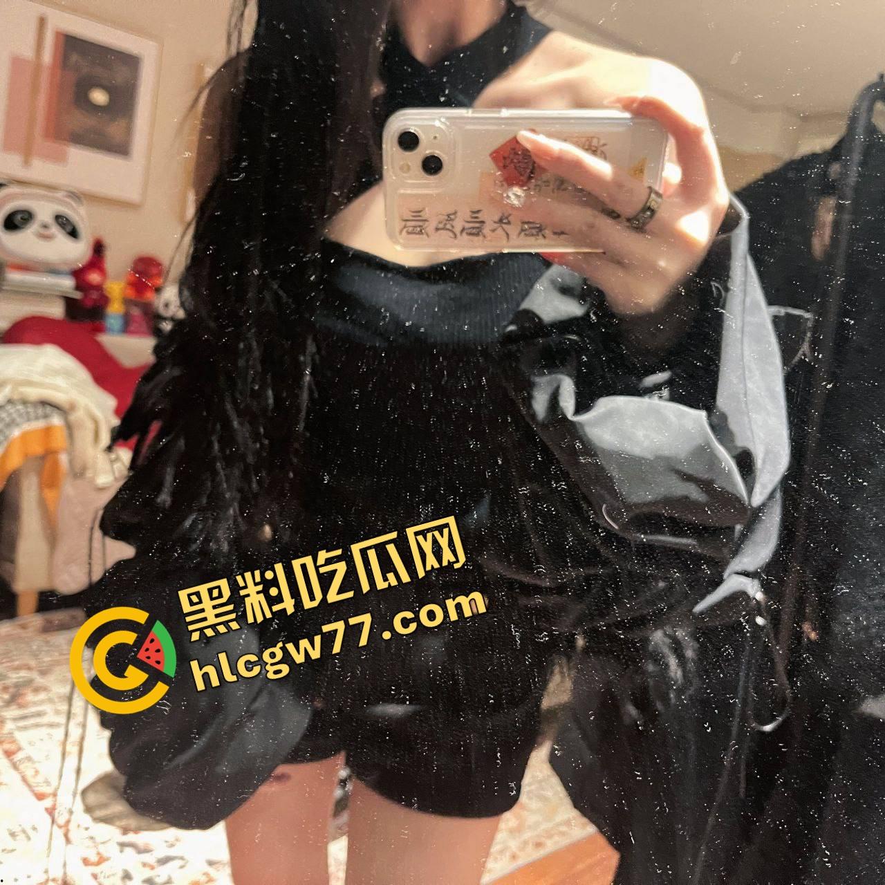 重庆御姐护士『图米海』被开盒，穿情趣抠逼拍片流出，腿长屁股翘骚话说得贼带劲，这女的男人全看哭了！-7