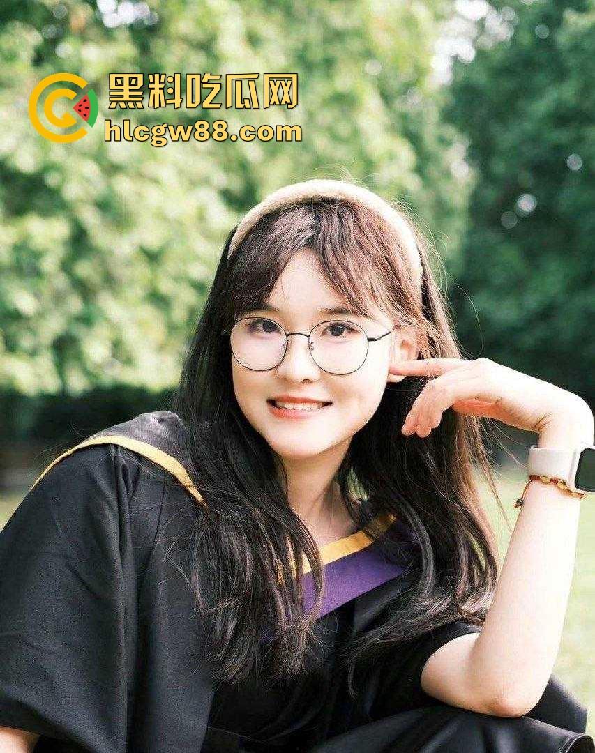 广东工业大学眼镜学生妹【周扬莹】男友相约酒店 情趣睡衣先上阵 男友大量精子往逼里面猛灌的视频曝光！-2