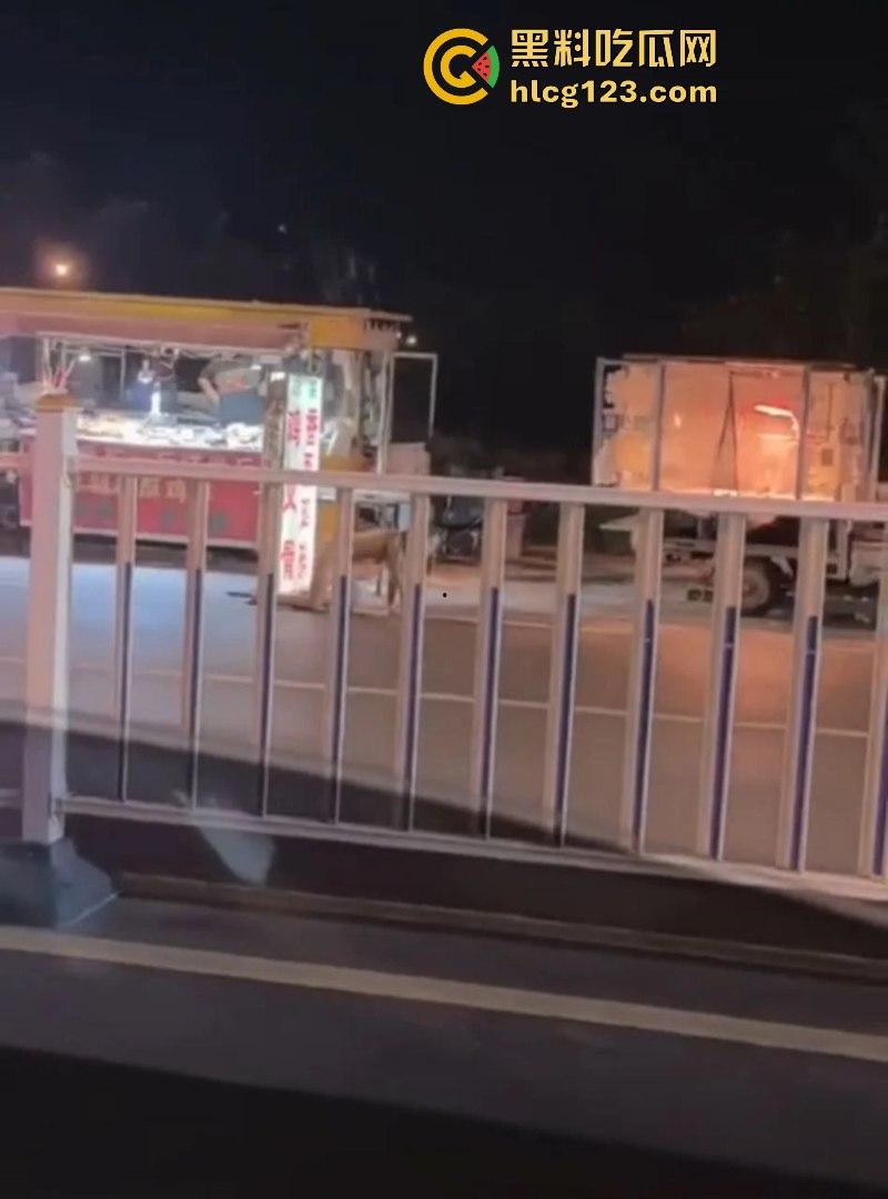 河北邢台 快手网红【吴媛媛】嗑药嗑嗨全裸大街爬行 裸奔求操视频疯传全网-4