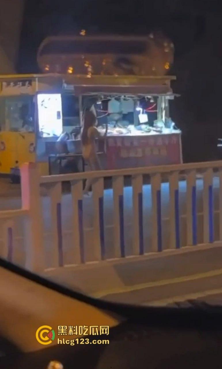 河北邢台 快手网红【吴媛媛】嗑药嗑嗨全裸大街爬行 裸奔求操视频疯传全网-7