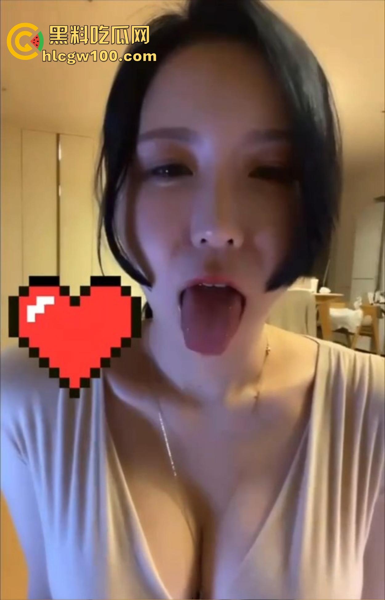 成都骚妹口水流成瀑布，嘴巴湿润得像打了润滑剂，光是想象肉棒进去的画面，肉棒进去怕是1秒缴械直接被秒杀！-10