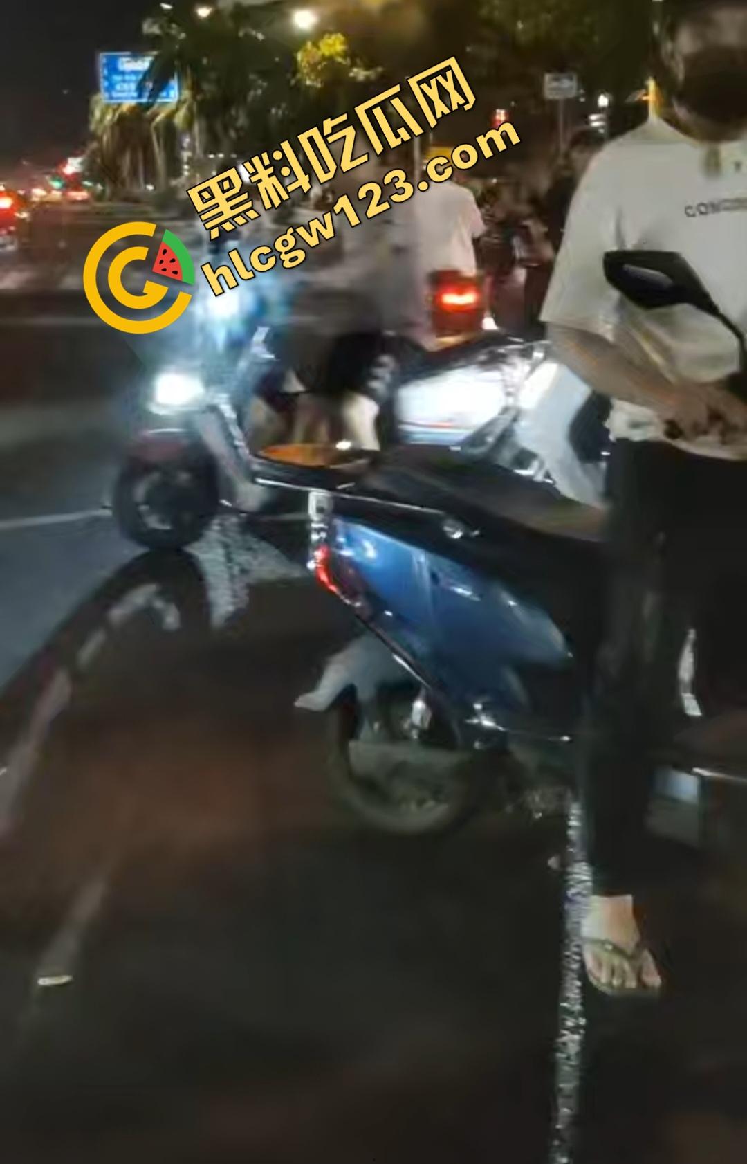 海口琼山精神小妹车祸!小姑娘怕担责直接躺地上装死,差点被货车压断手!-7