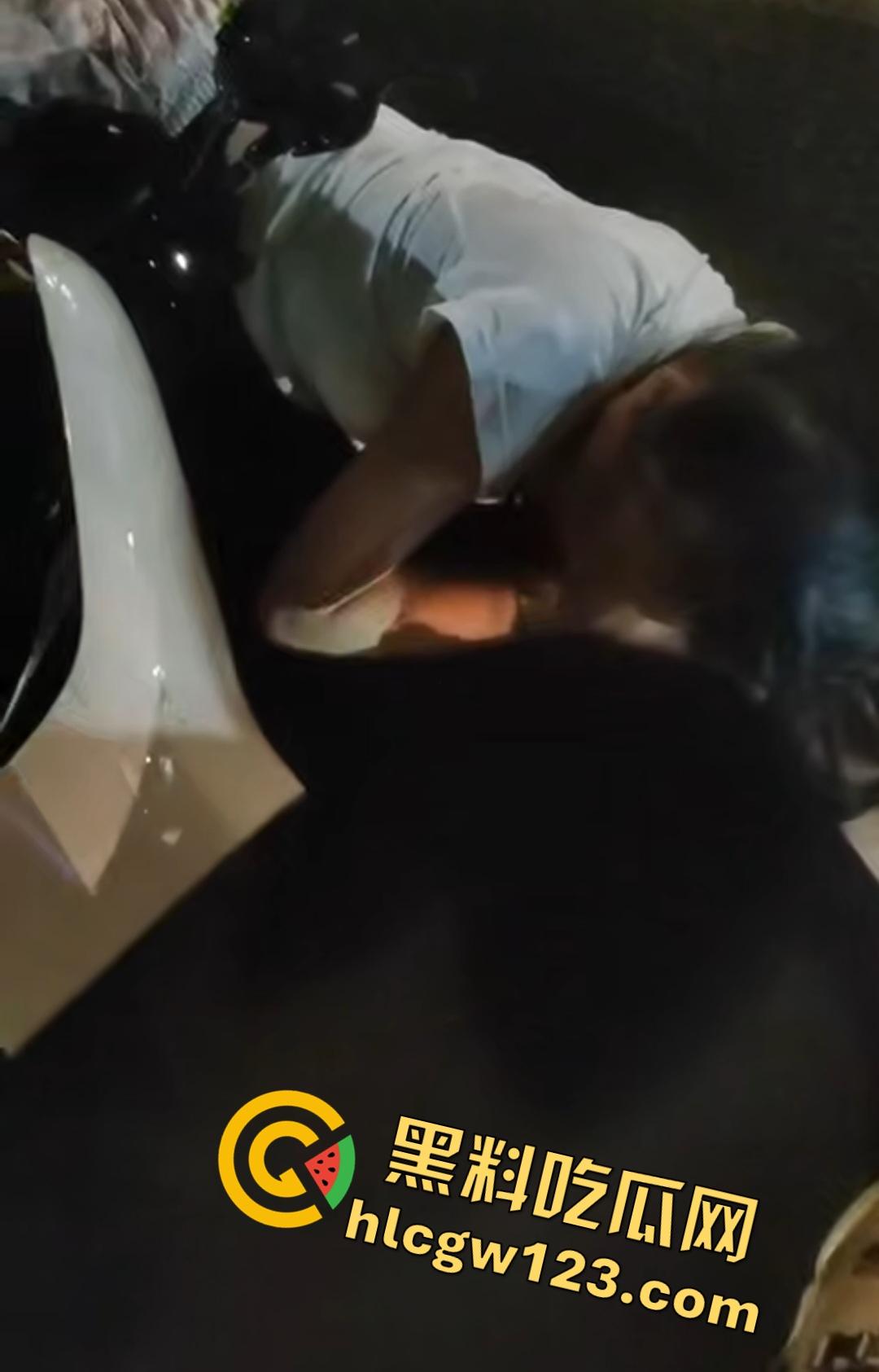 海口琼山精神小妹车祸!小姑娘怕担责直接躺地上装死,差点被货车压断手!-8