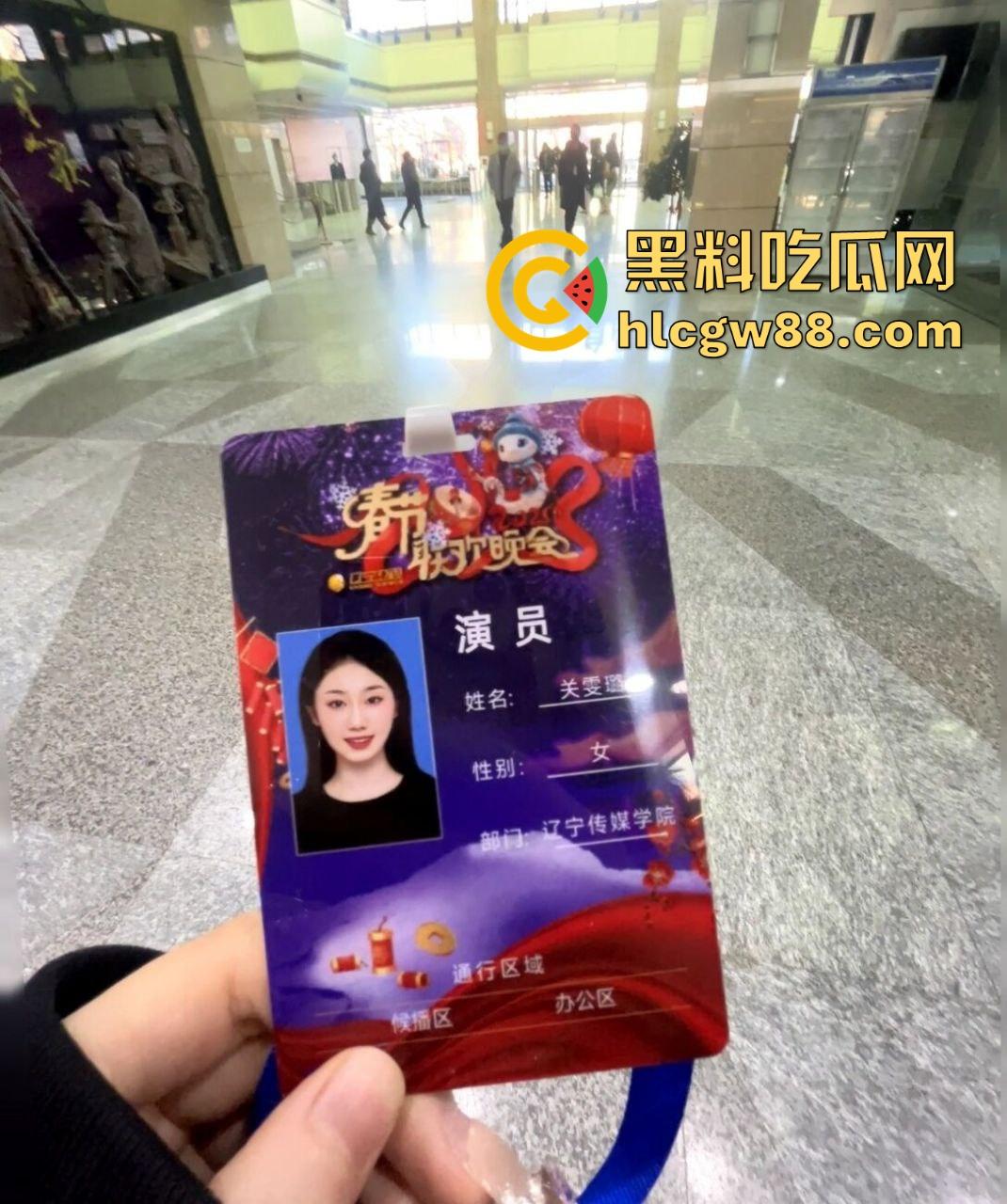 辽宁传媒播音系【关雯璐】清纯播音妹变大烧包母狗，酒吧乱搞潮喷高潮脸，绿帽男投稿视频求爆射！-1