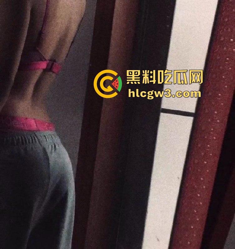 清纯高中生自拍震撼曝光，粉嫩肉穴掰开自慰，娇喘一口一个爸爸，这反差让人顶不住！-4