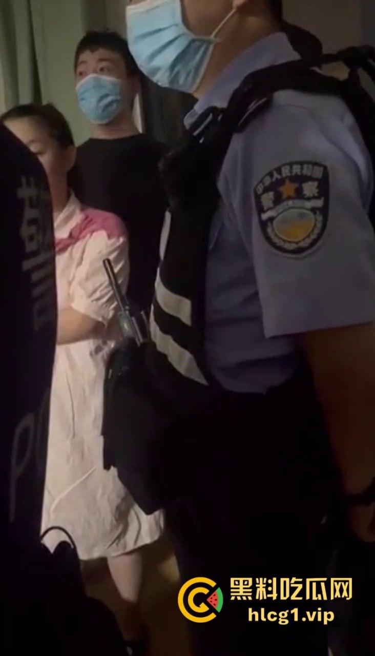 家花不如野花香！真实捉奸合集 堵在房间不管男女先暴打一顿！-5