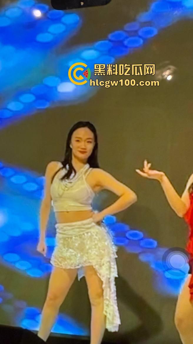 新年第一瓜!福建华侨大学啦啦队女神『应亚菲』背着男友跨年约炮,炮友发视频挑衅感谢新年礼物伤害拉满了!-4