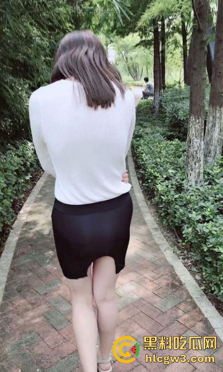 河北骚浪淫妻【王晓琳】大白天户外浪叫！裙底全裸露出，道具玩到高潮喷汁淫水四溢！独家爆料!-8