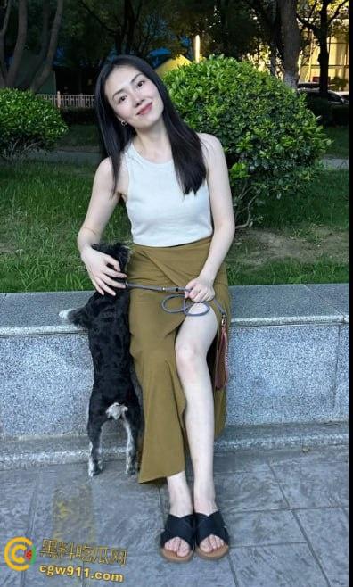 哥哥长期出差,嫂子饥渴难耐制服诱惑,黑丝高跟鞋大长腿,迷人的嫂子把套全丢了,精液塞满粉嫩小穴 !-1