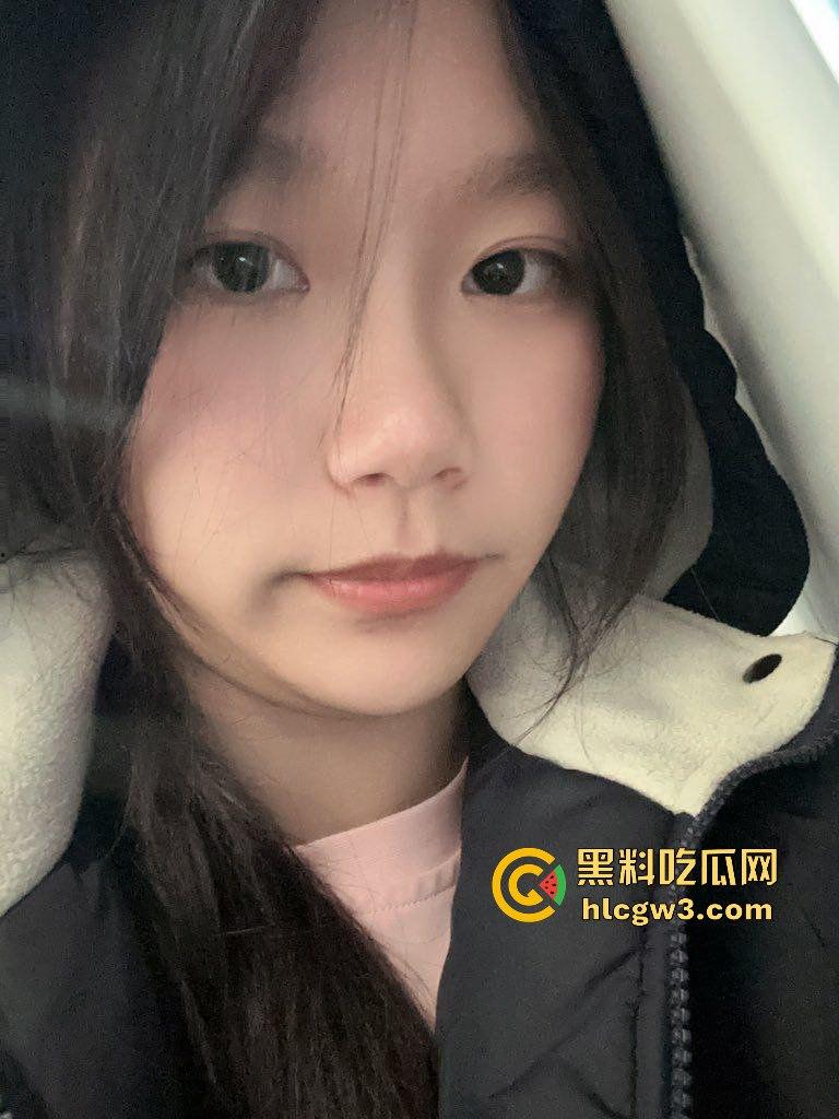 山西清纯女大学生【姜梦璇】私密资源疯传！清纯脸骚货魂，哥哥们的大鸡巴硬得像铁柱，简直玩明白了！-1