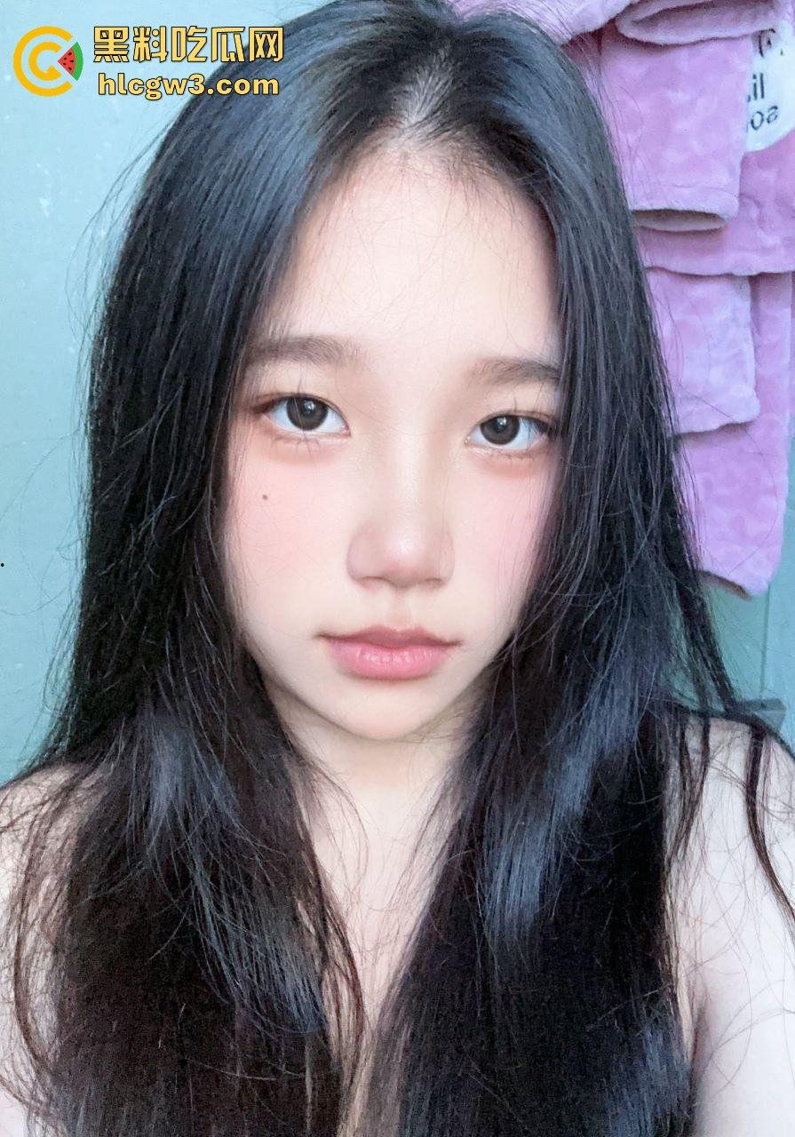 山西清纯女大学生【姜梦璇】私密资源疯传！清纯脸骚货魂，哥哥们的大鸡巴硬得像铁柱，简直玩明白了！-5