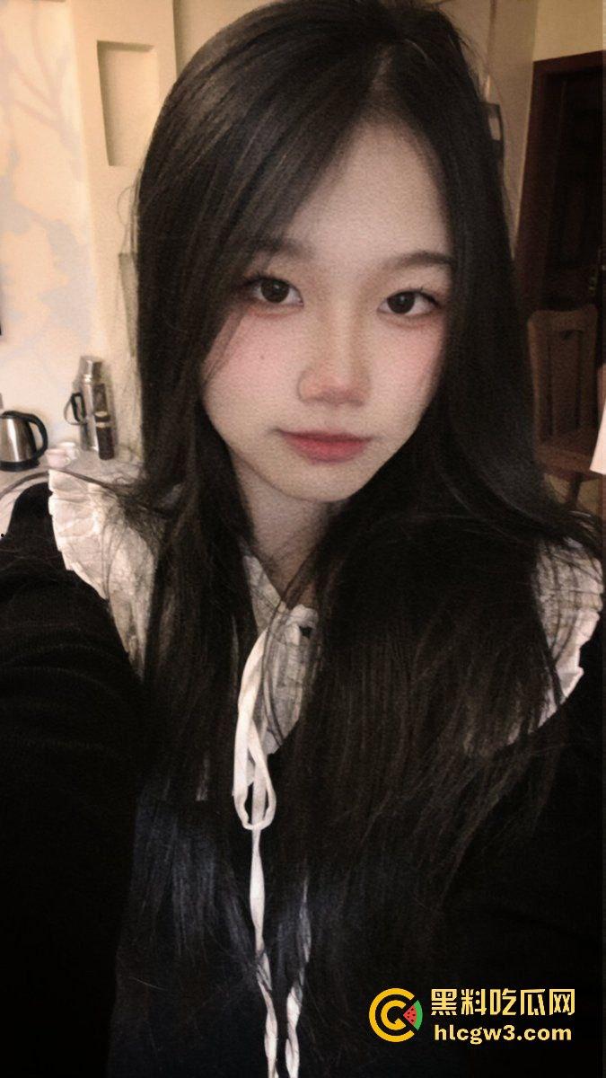 山西清纯女大学生【姜梦璇】私密资源疯传！清纯脸骚货魂，哥哥们的大鸡巴硬得像铁柱，简直玩明白了！-6