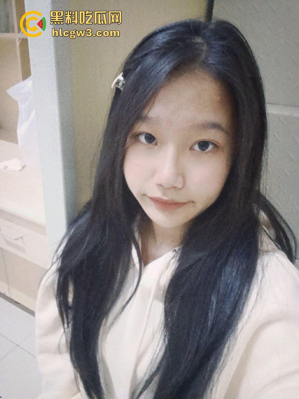 山西清纯女大学生【姜梦璇】私密资源疯传！清纯脸骚货魂，哥哥们的大鸡巴硬得像铁柱，简直玩明白了！-31