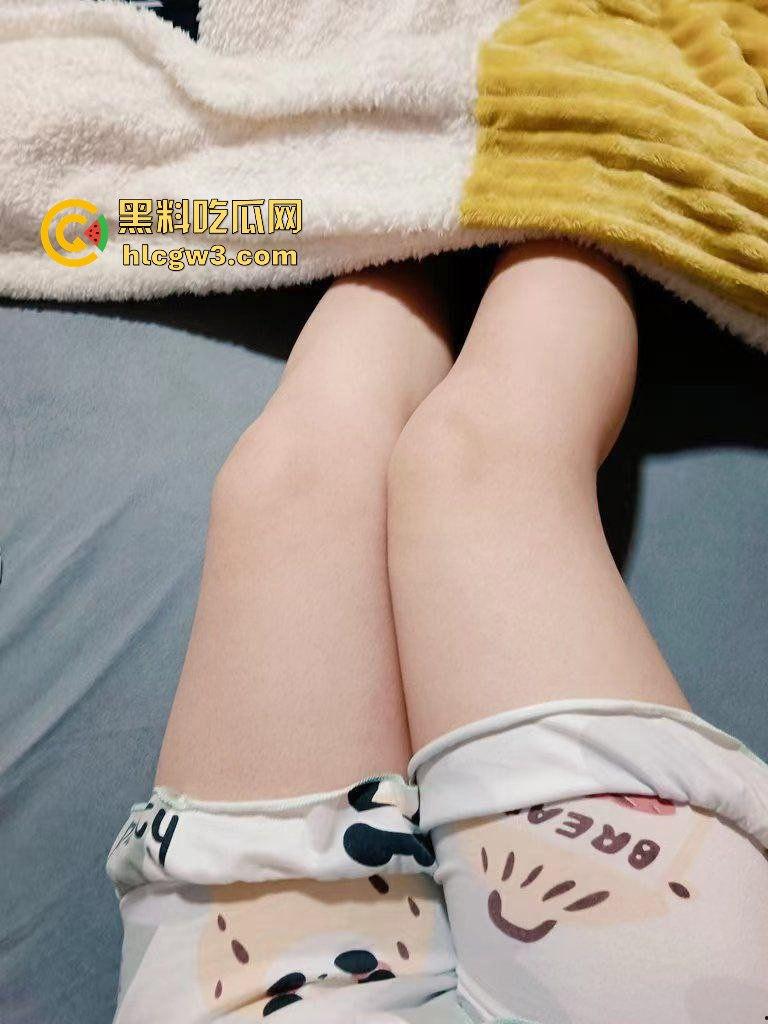 山西清纯女大学生【姜梦璇】私密资源疯传！清纯脸骚货魂，哥哥们的大鸡巴硬得像铁柱，简直玩明白了！-34