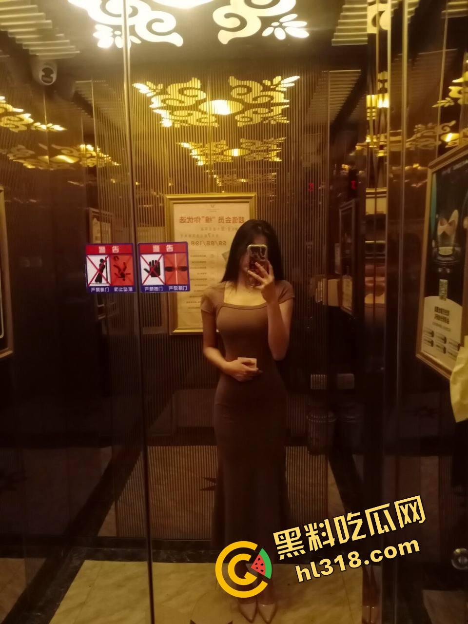 宁波万象城柜姐『赵媛幂』天生白虎馒头逼,极品小穴光蹭牛子就让人爽飞,大哥太多一月都约不到一次!-3