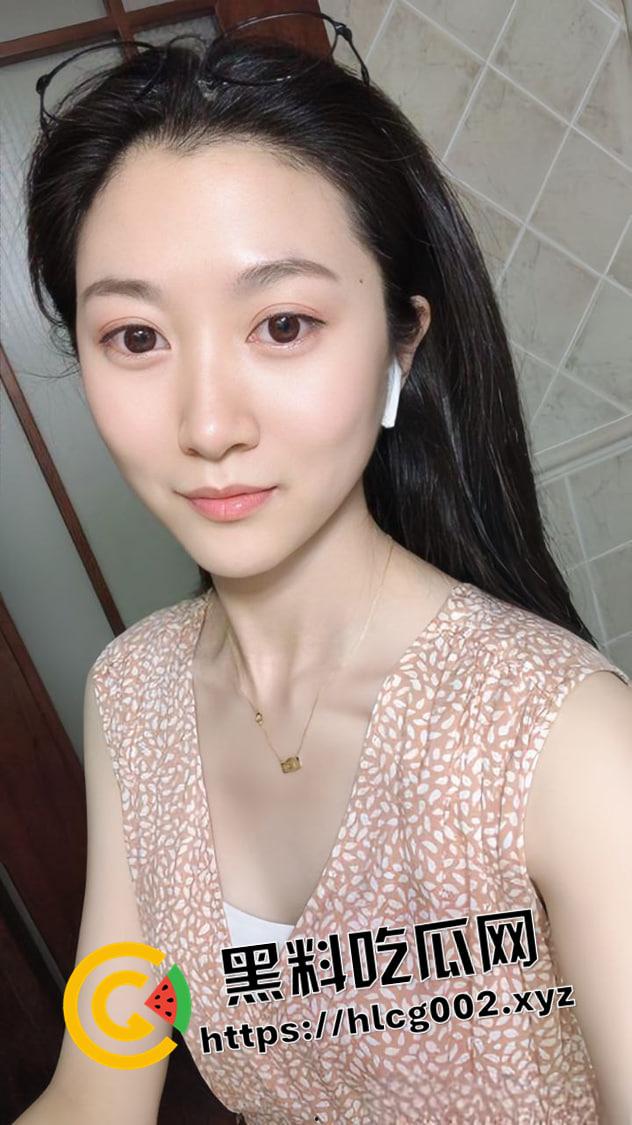 经典永流传！甜美少妇不为人知的一面 旺盛的黑森林下饱满的馒头逼 这才是良家的感觉-13