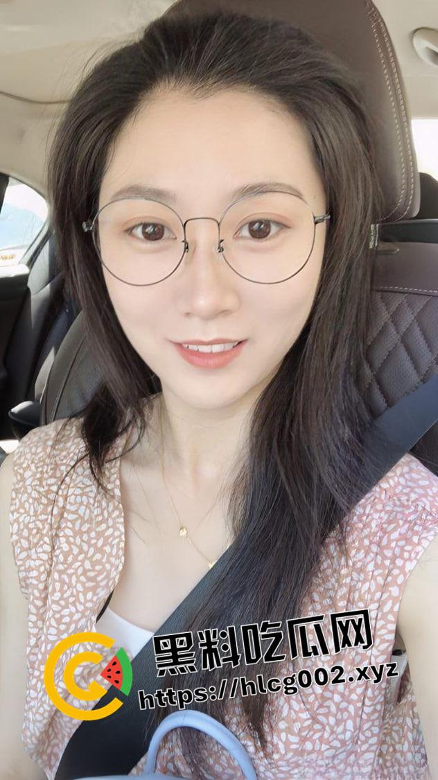 经典永流传！甜美少妇不为人知的一面 旺盛的黑森林下饱满的馒头逼 这才是良家的感觉-19