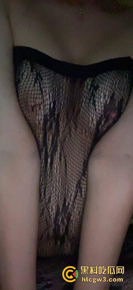 骚还得看女大学生 济南大学【黄诗涵】给异地男友拍小黄图 宿舍里秀乳钉 真特么骚到骨子里！-12